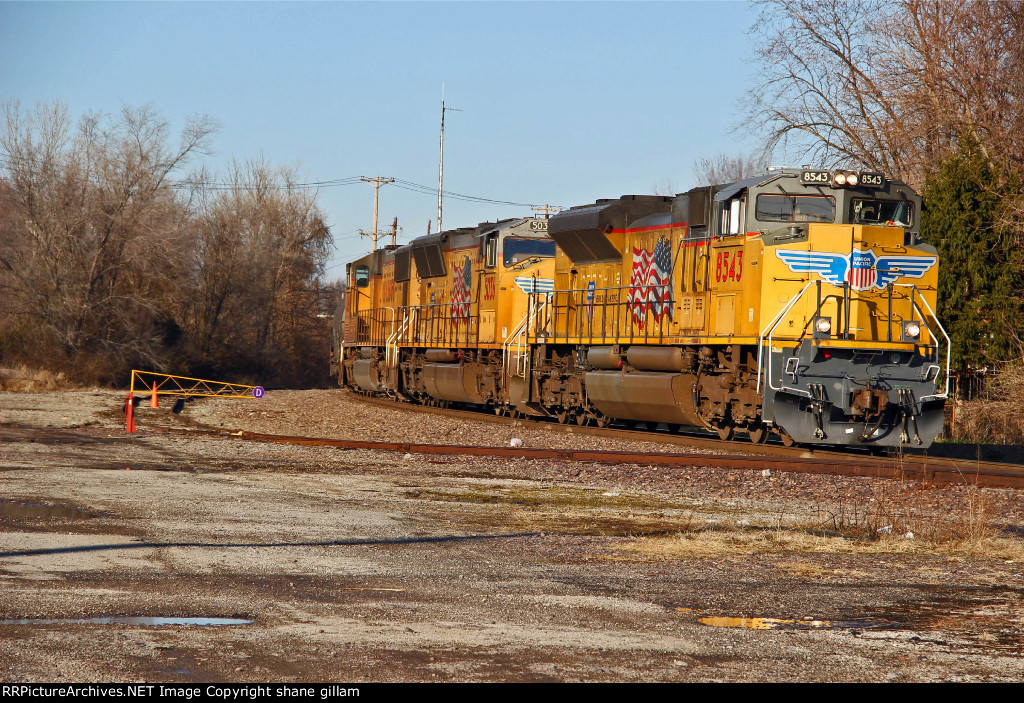 UP 8543 heads into the evening light.